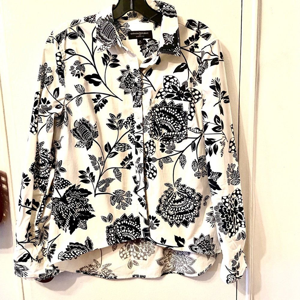 Banana Republic shirt , classic fit , size MEDIUM